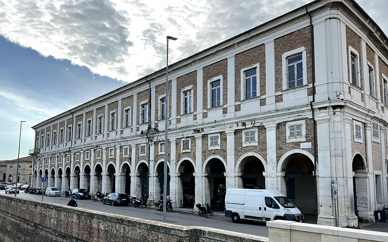 Palazzo Gherardi fotografato dal Ponte degli Angeli