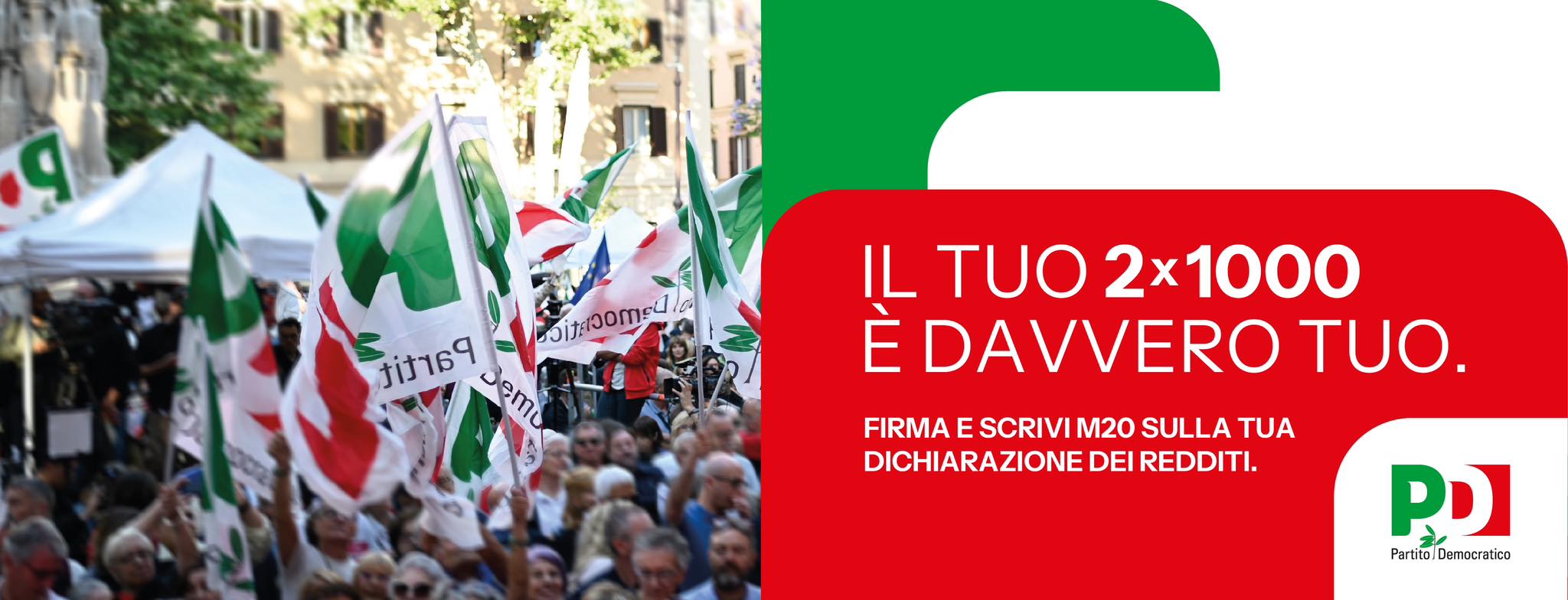 Manifestazione del Partito Democratico con bandiere italiane e gazebo; a destra, grafica rossa con slogan "IL TUO 2x1000 È DAVVERO TUO" e invito a destinare il 2x1000 al PD nella dichiarazione dei redditi, accompagnato dal logo ufficiale del partito.